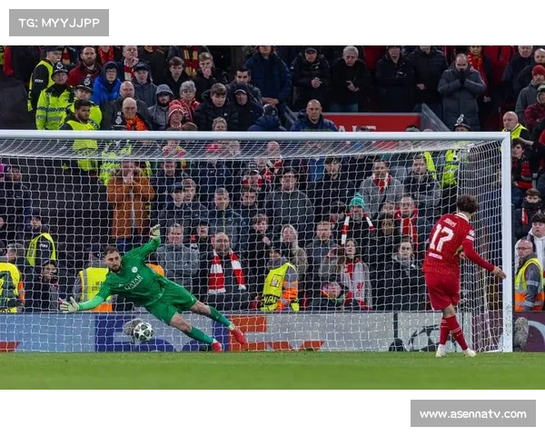 VAR在欧冠关键战中的争议:点球判罚标准不一